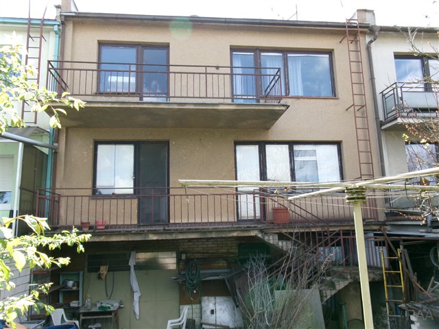 zadní část domu [13/46]