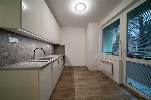 kuchyně s jídelním koutem [8/13]